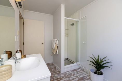 Photo of property in 131 Renown Road, Raumati South, Paraparaumu, 5032