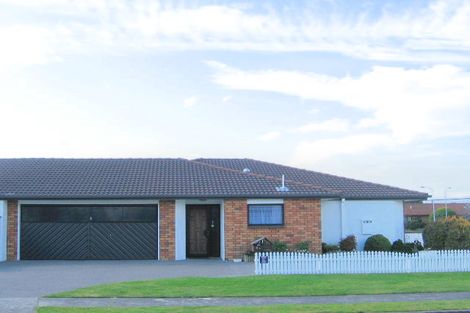 Photo of property in 2b Ngamotu Place, Mount Maunganui, 3116