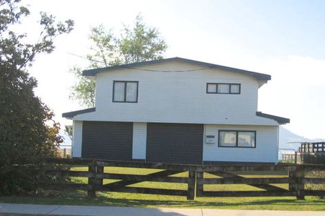 Photo of property in 129 Captain Cook Road, Cooks Beach, Whitianga, 3591