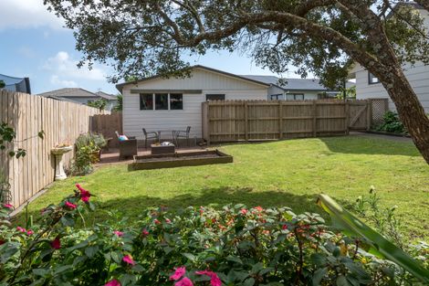 Photo of property in 25 Gosford Drive, Botany Downs, Auckland, 2010