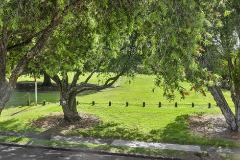 Photo of property in 28 Himalaya Drive, Half Moon Bay, Auckland, 2012