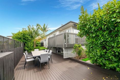 Photo of property in 13a Jenelin Road, Glendene, Auckland, 0602