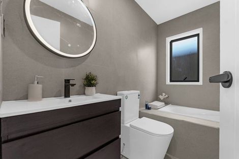Photo of property in 2b Raglan Street, Mangere East, Auckland, 2024