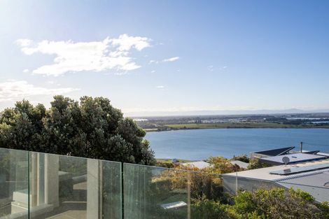 Photo of property in 320 Cannon Hill Crescent, Mount Pleasant, Christchurch, 8081