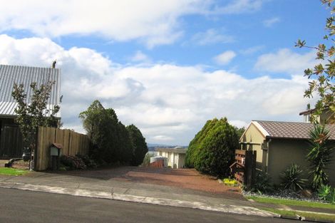 Photo of property in 5 Pounamu Place, Shelly Park, Auckland, 2014