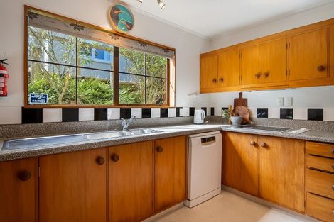 Photo of property in 5 Thatcher Crescent, Crofton Downs, Wellington, 6035