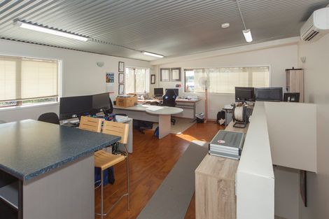 Photo of property in 13 Central Park Drive, Te Atatu South, Auckland, 0610