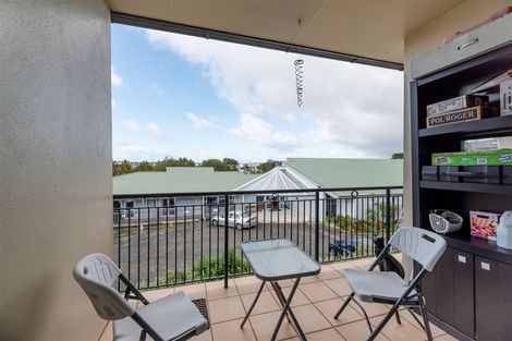 Photo of property in 3n/1 Wadier Place, Henderson, Auckland, 0610