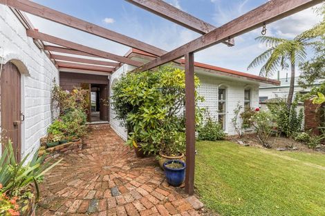 Photo of property in 8 Downing Street, Crofton Downs, Wellington, 6035