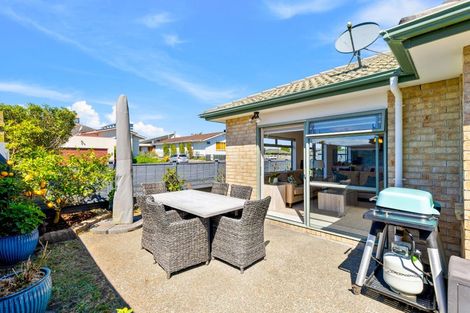 Photo of property in 19 Francis Skinner Place, Orewa, 0931