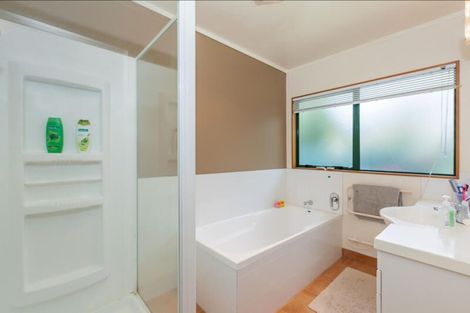 Photo of property in 2/150 Luckens Road, West Harbour, Auckland, 0618