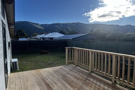 Photo of property in 63 Gemstone Drive, Birchville, Upper Hutt, 5018