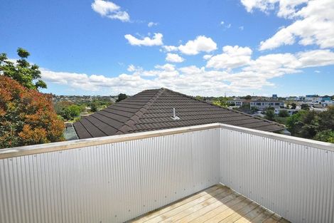 Photo of property in 2/390 Glenfield Road, Glenfield, Auckland, 0629