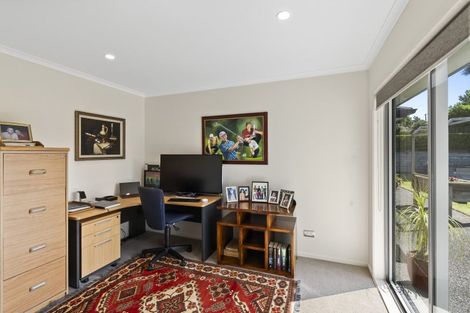 Photo of property in 5 Links Drive, Waiwhakaiho, New Plymouth, 4312