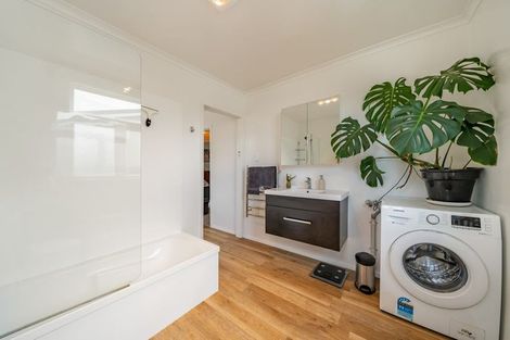 Photo of property in 9 East Street, Petone, Lower Hutt, 5012