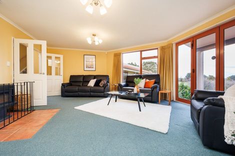 Photo of property in 25 Schnell Drive, Kelvin Grove, Palmerston North, 4414