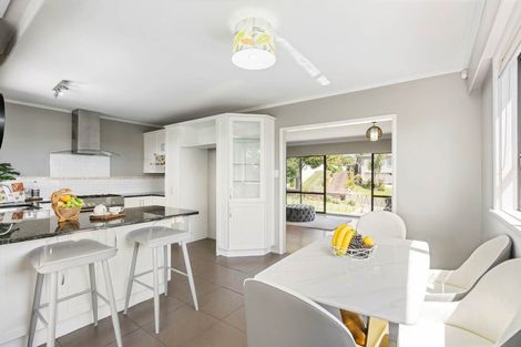 Photo of property in 21 La Trobe Street, Pakuranga Heights, Auckland, 2010