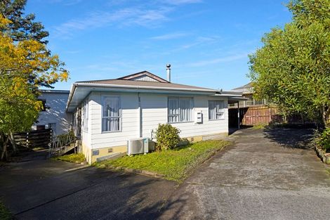 Photo of property in 28 Glynnbrooke Street, Te Atatu South, Auckland, 0610