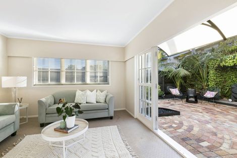 Photo of property in 2/183 Shakespeare Road, Milford, Auckland, 0620