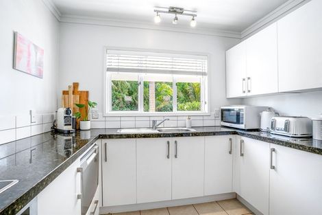Photo of property in 1/2 Heathcote Road, Castor Bay, Auckland, 0620