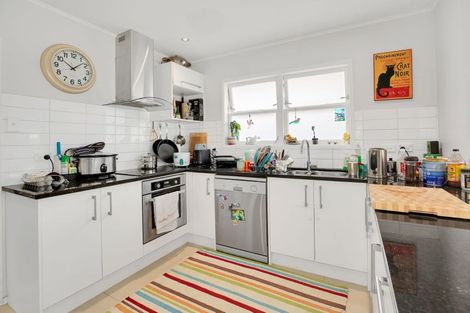 Photo of property in 1/52 Sunnynook Road, Sunnynook, Auckland, 0620