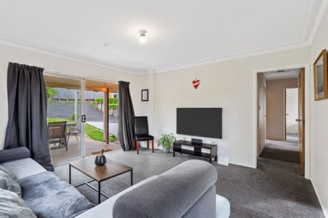Photo of property in 2/31 Mannering Place, Hillcrest, Auckland, 0627