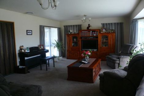 Photo of property in 73 Sarabande Avenue, Redwood, Christchurch, 8051