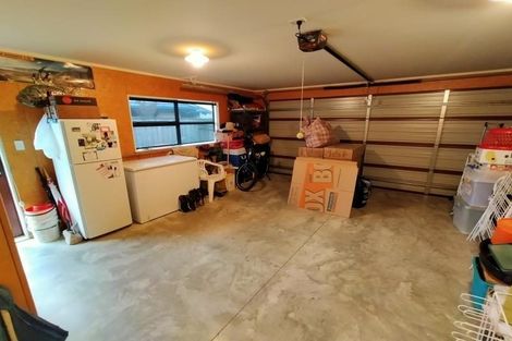 Photo of property in 52 Geneva Terrace, Kelvin Grove, Palmerston North, 4414