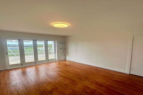 Photo of property in 479 Waitakere Road, Taupaki, Henderson, 0782