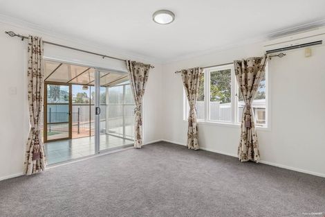 Photo of property in 31 London Street, Te Atatu Peninsula, Auckland, 0610