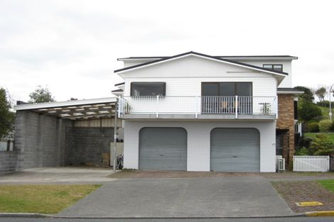 Photo of property in 1 Milne Place, Merrilands, New Plymouth, 4312