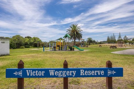 Photo of property in 41 Queens Road, Waikanae Beach, Waikanae, 5036