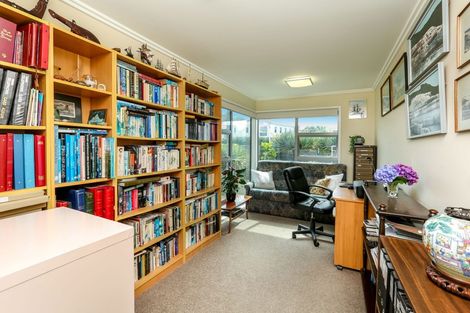 Photo of property in 2 Cutfield Road, New Plymouth, 4310