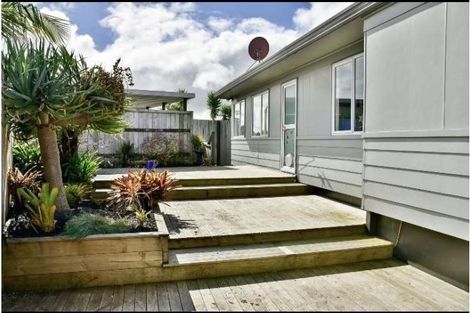Photo of property in 47 Meadowvale Rise, Titirangi, Auckland, 0604