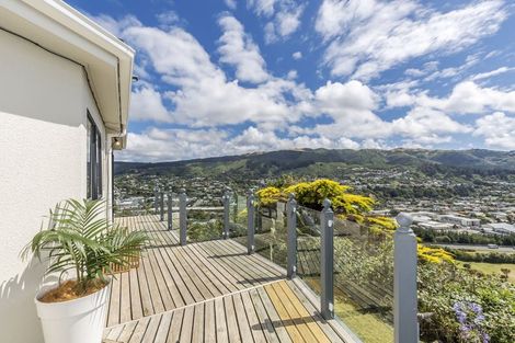 Photo of property in 94 Woodman Drive, Tawa, Wellington, 5028