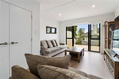 Photo of property in 6/2 Brandon Road, Glen Eden, Auckland, 0602