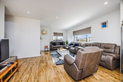 Photo of property in 32 Helianthus Avenue, Flat Bush, Auckland, 2019