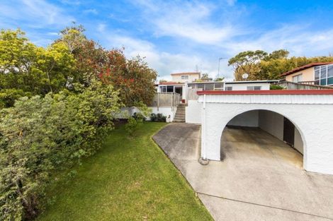 Photo of property in 1/19 Hollyhock Place, Browns Bay, Auckland, 0630