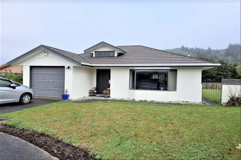 Photo of property in 16 Ormrod Grove, Riverstone Terraces, Upper Hutt, 5018