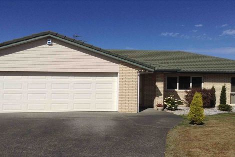 Photo of property in 30 Sandwick Drive, Weymouth, Auckland, 2103
