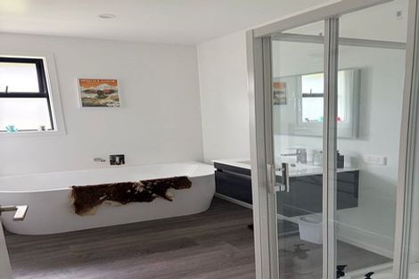 Photo of property in 42 Avalon Station Drive, Wanaka, 9305