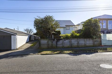 Photo of property in 16 Bulteel Street, New Plymouth, 4310