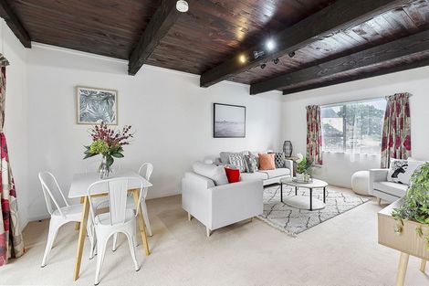 Photo of property in 138 Akaroa Drive, Maupuia, Wellington, 6022