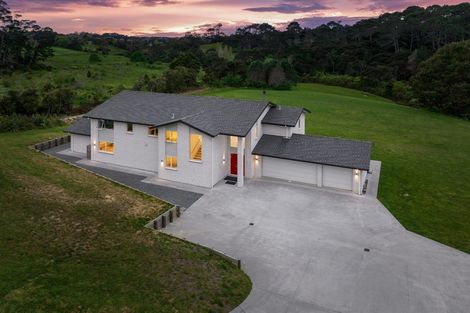 Photo of property in 15 Nola Road, Oratia, Auckland, 0604