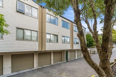 Photo of property in The Haven, 4/120 Beach Haven Road, Beach Haven, Auckland, 0626