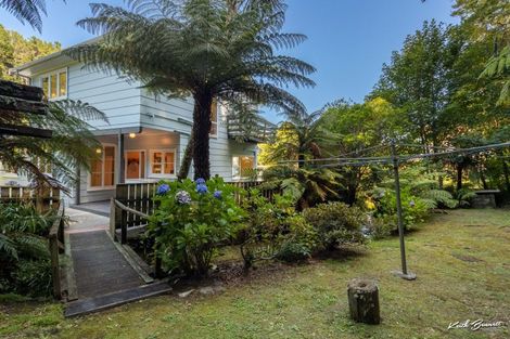 Photo of property in 33 Elmslie Road, Pinehaven, Upper Hutt, 5019