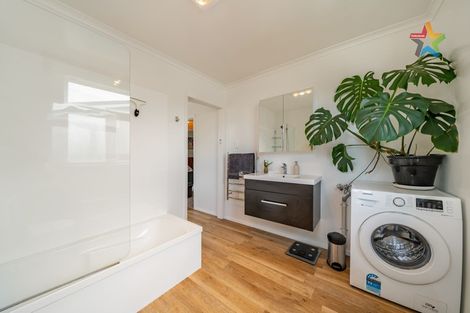 Photo of property in 9 East Street, Petone, Lower Hutt, 5012