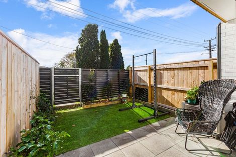 Photo of property in 2/12 Tawa Road, Te Atatu Peninsula, Auckland, 0610