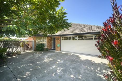 Photo of property in 25 Stewart Crescent, Hokowhitu, Palmerston North, 4410