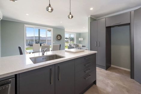 Photo of property in 12 Karaka Place, Kinloch, Taupo, 3377